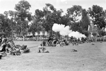Saluutschoten door kanonnen artillerie, Bestanddeelnr 150-2-6