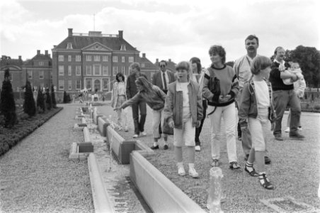 Rijksmuseum Paleis Het Loo trekt veel belangstellenden, Bestanddeelnr 933-0194