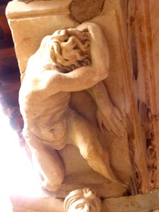 Salamanca - Convento de las Dueñas, capiteles del claustro renacentista 26