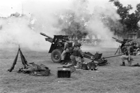 Saluutschoten door kanonnen artillerie, Bestanddeelnr 150-4-1