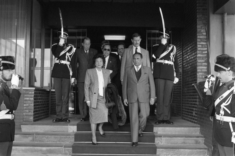 Salvadoraanse president Duarte bezoekt ons land president Duarte langs erewacht, Bestanddeelnr 934-1055