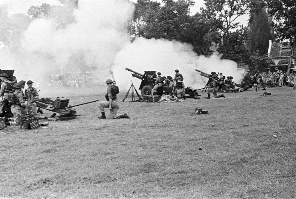 Saluutschoten door kanonnen artillerie, Bestanddeelnr 150-3-6