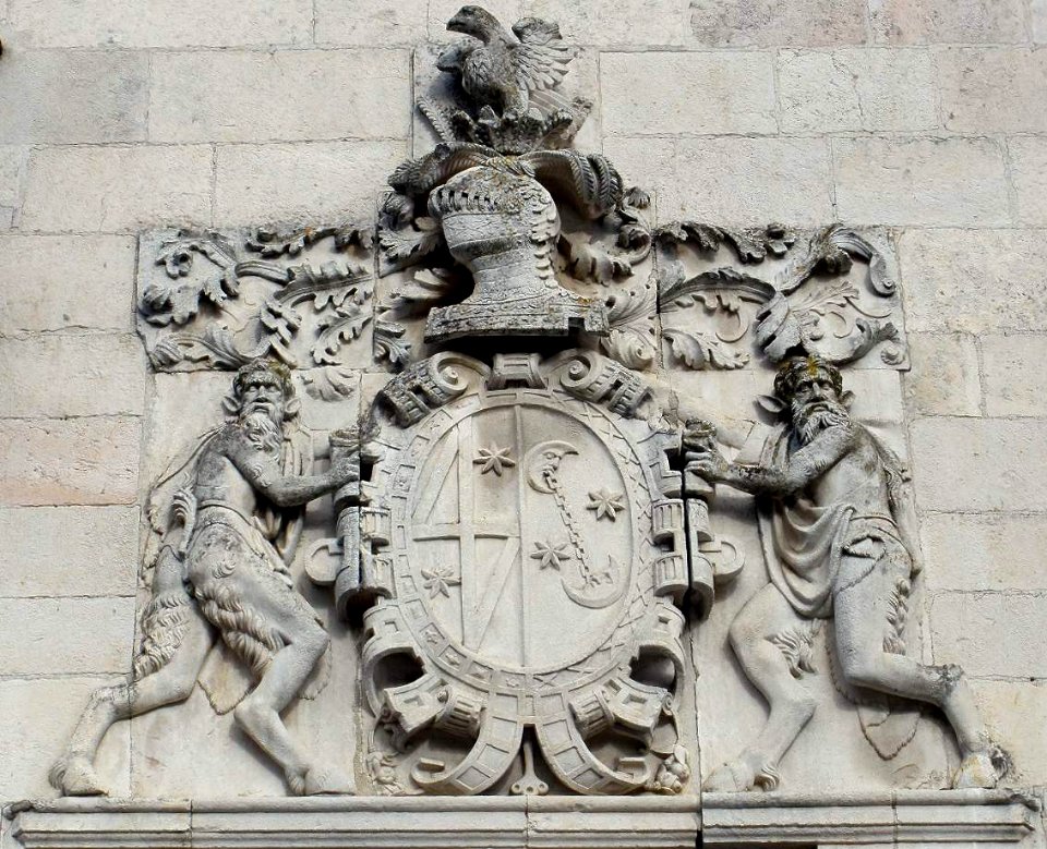 Salvatierra - Casa Bustamante, armas de Zumalburu y Vicuña