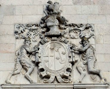 Salvatierra - Casa Bustamante, armas de Zumalburu y Vicuña