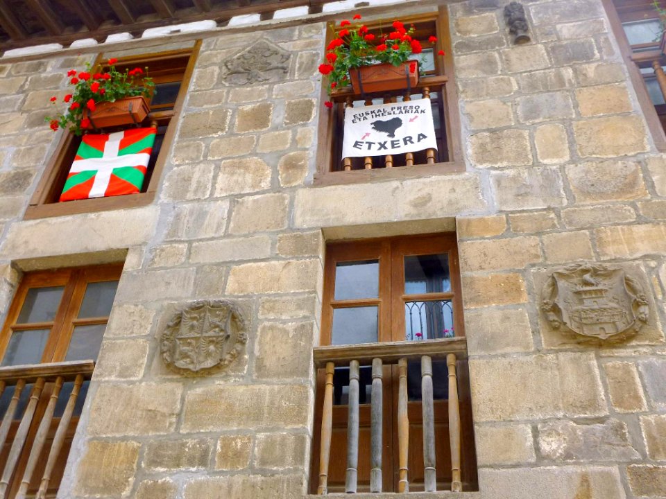 Salinas de Léniz (Leintz-Gatzaga) - Palacio de Kapitangoa 1