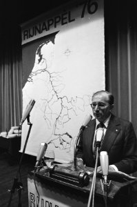 Rijn appel , over vervuiling Rijn in RAI, Amsterdam overzicht tijdens debat, Bestanddeelnr 928-4636