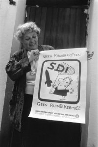 Samenwerkende Vredesplatforms presenteerden in Den Haag campagne Maak de Vredes, Bestanddeelnr 933-8950