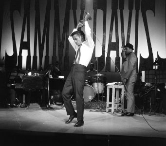 Sammy Davis Jr tijdens optreden in theater Carre, Bestanddeelnr 916-2013