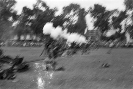 Saluutschoten door kanonnen artillerie, Bestanddeelnr 150-4-3
