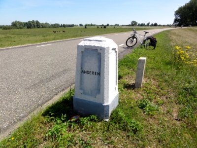 Rijndijk grenspaal 02 rechts, Angeren ~ Huissen