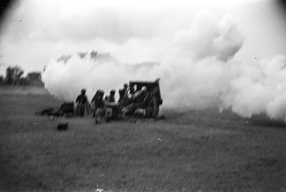 Saluutschoten door kanonnen artillerie, Bestanddeelnr 150-6-1