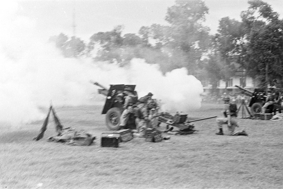 Saluutschoten door kanonnen artillerie, Bestanddeelnr 150-3-3