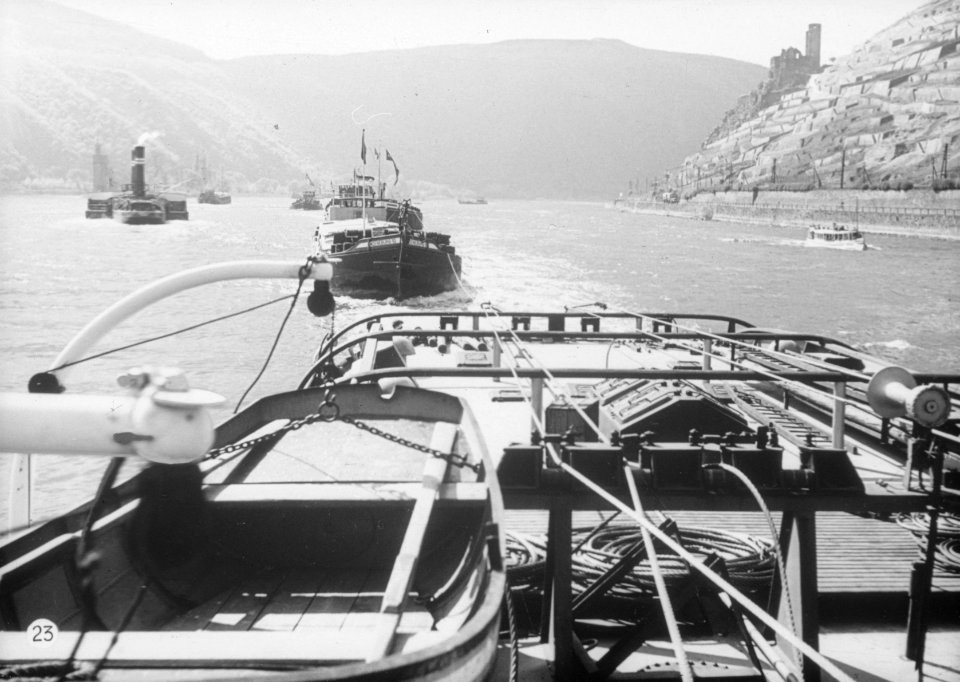 Rijnvaart, reportage vanaf sleepboot Damco 9 West-Duitsland. Sleep met vooraan , Bestanddeelnr 254-6419