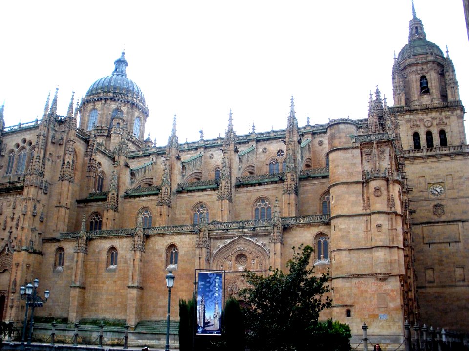 Salamanca - Catedral Nueva, exterior 01