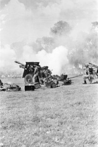 Saluutschoten door kanonnen artillerie, Bestanddeelnr 150-3-2