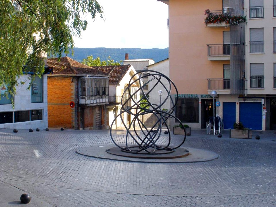 Salvatierra - Escultura-rotonda 1