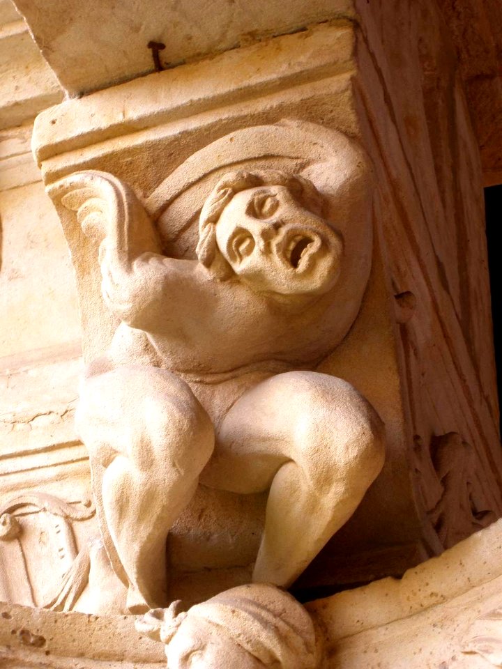 Salamanca - Convento de las Dueñas, capiteles del claustro renacentista 20