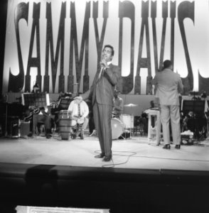 Sammy Davis Jr tijdens optreden in theater Carre, Bestanddeelnr 916-2026