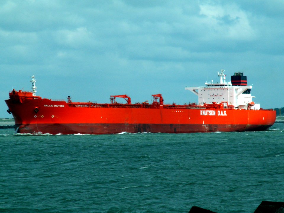 Sallie Knutsen IMO 9169627 leaving Port of Rotterdam, Holland 10-Aug-2005