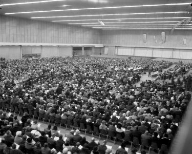Samenzang in nieuwe RAI-gebouw te Amsterdam van 5000 mensen overzicht zaal, Bestanddeelnr 917-2713