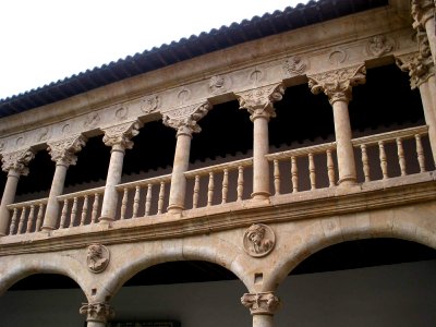 Salamanca - Claustro del Convento de las Dueñas 04