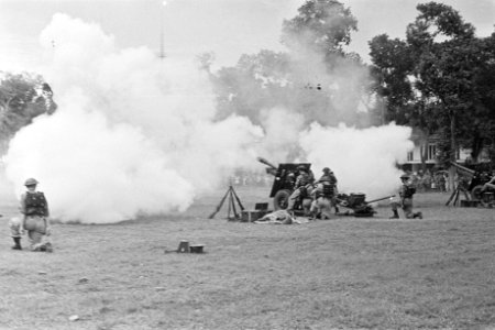 Saluutschoten door kanonnen artillerie, Bestanddeelnr 150-2-1