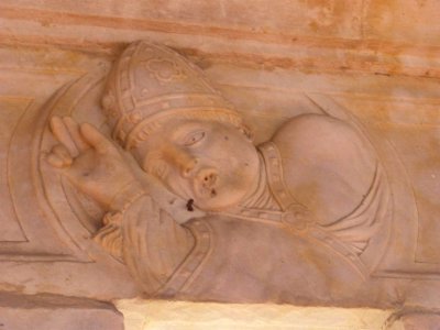 Salamanca - Convento de las Dueñas, medallones del claustro 3