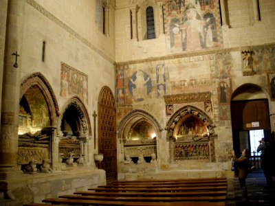 Salamanca - Catedral Vieja, sepulcros del transepto sur 02