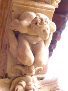 Salamanca - Convento de las Dueñas, capiteles del claustro renacentista 24