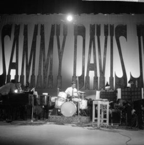 Sammy Davis Jr tijdens optreden in theater Carre, Bestanddeelnr 916-2024