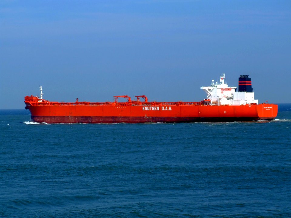 Sallie Knutsen p2 leaving Port of Rotterdam, Holland 19-Apr-2007