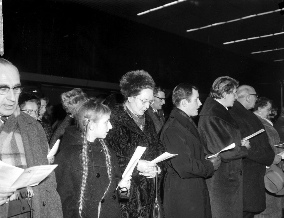 Samenzang in nieuwe RAI-gebouw te Amsterdam van 5000 mensen, Bestanddeelnr 917-2712