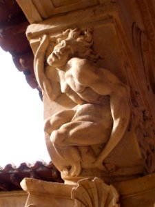 Salamanca - Convento de las Dueñas, capiteles del claustro renacentista 07