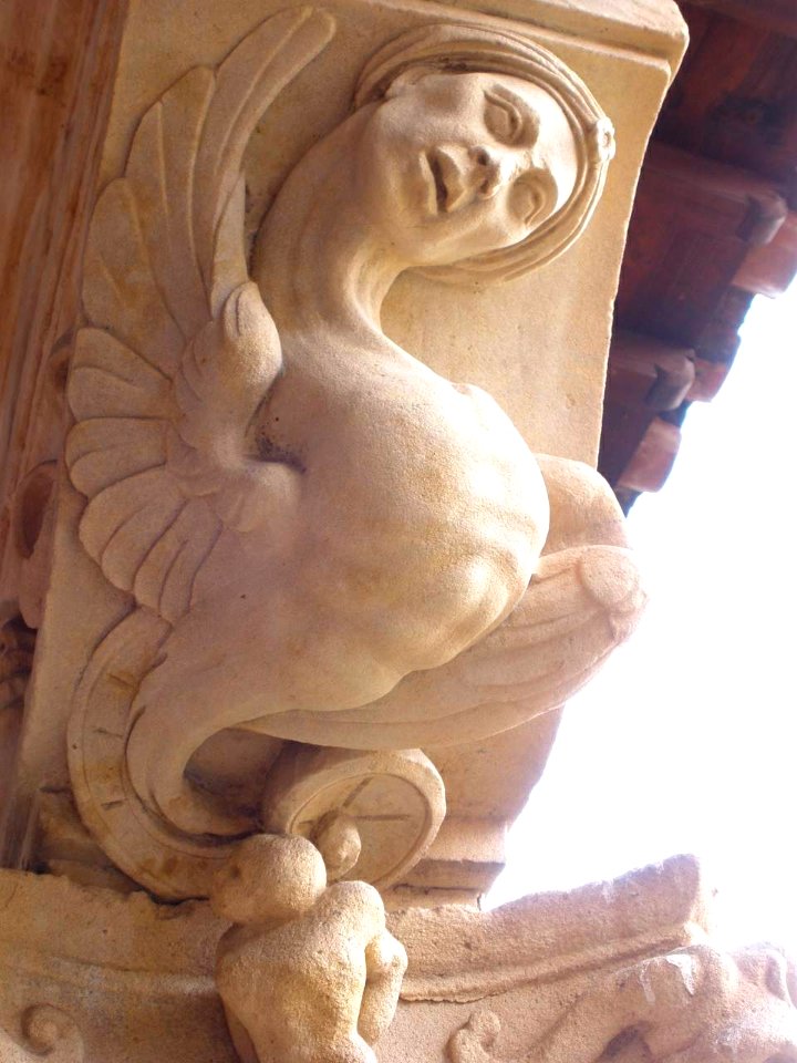 Salamanca - Convento de las Dueñas, capiteles del claustro renacentista 25
