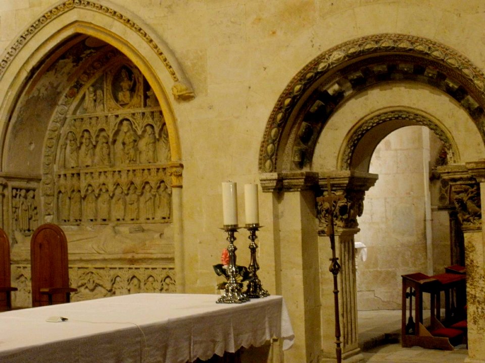 Salamanca - Catedral Vieja, sepulcros del transepto sur 01