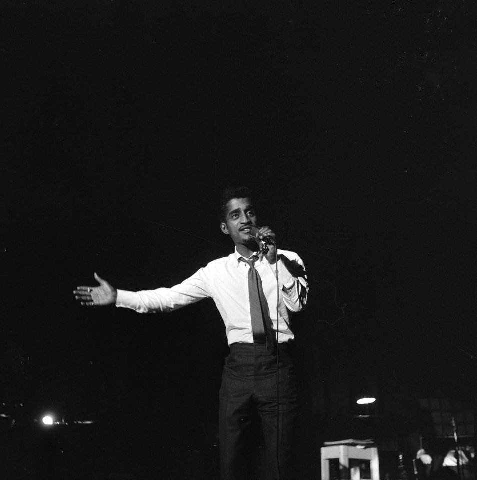 Sammy Davis Jr tijdens optreden in theater Carre, Bestanddeelnr 916-2015