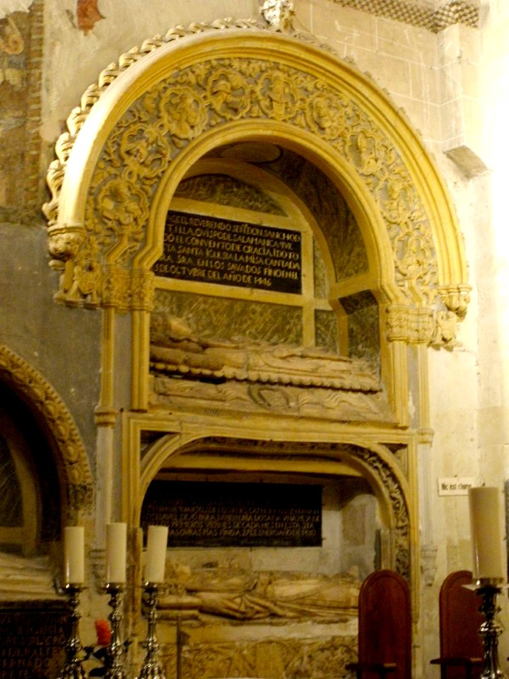 Salamanca - Catedral Vieja, sepulcros del transepto sur 11