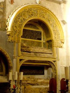 Salamanca - Catedral Vieja, sepulcros del transepto sur 11