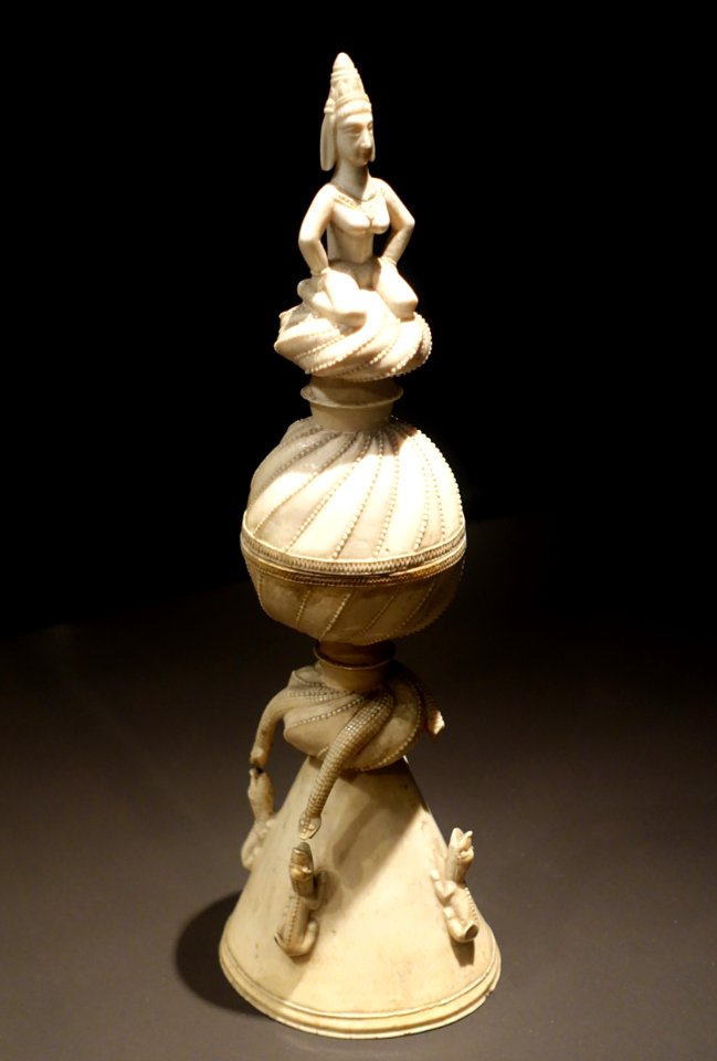Salt vessel with woman, view 1, Sierra Leone, Sapi Kingdom, 15th or 16th century AD, ivory - Ethnological Museum, Berlin - DSC02199