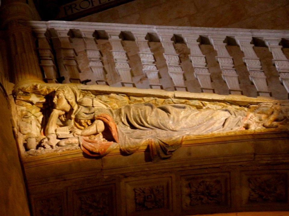 Salamanca - Convento de San Esteban, Escalera de Soto, relieve de María Magdalena
