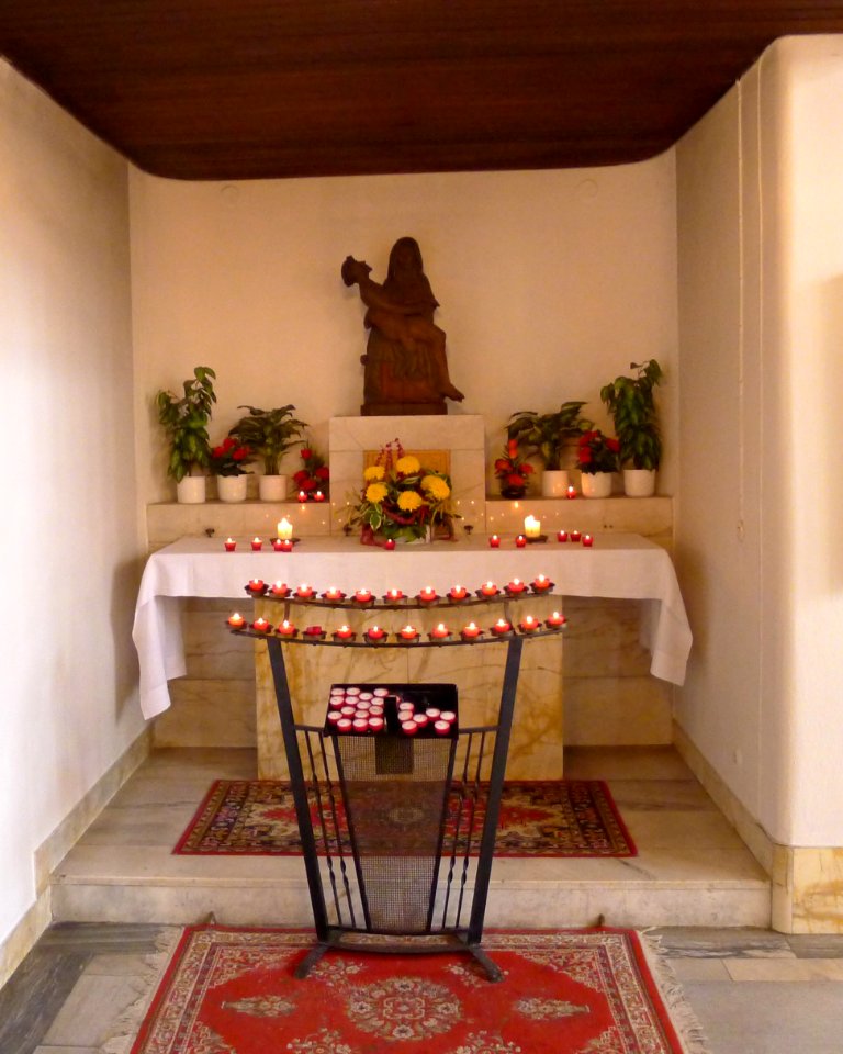 Salvator (Berlin-Schmargendorf) Seitenkapelle mit Pietà photo