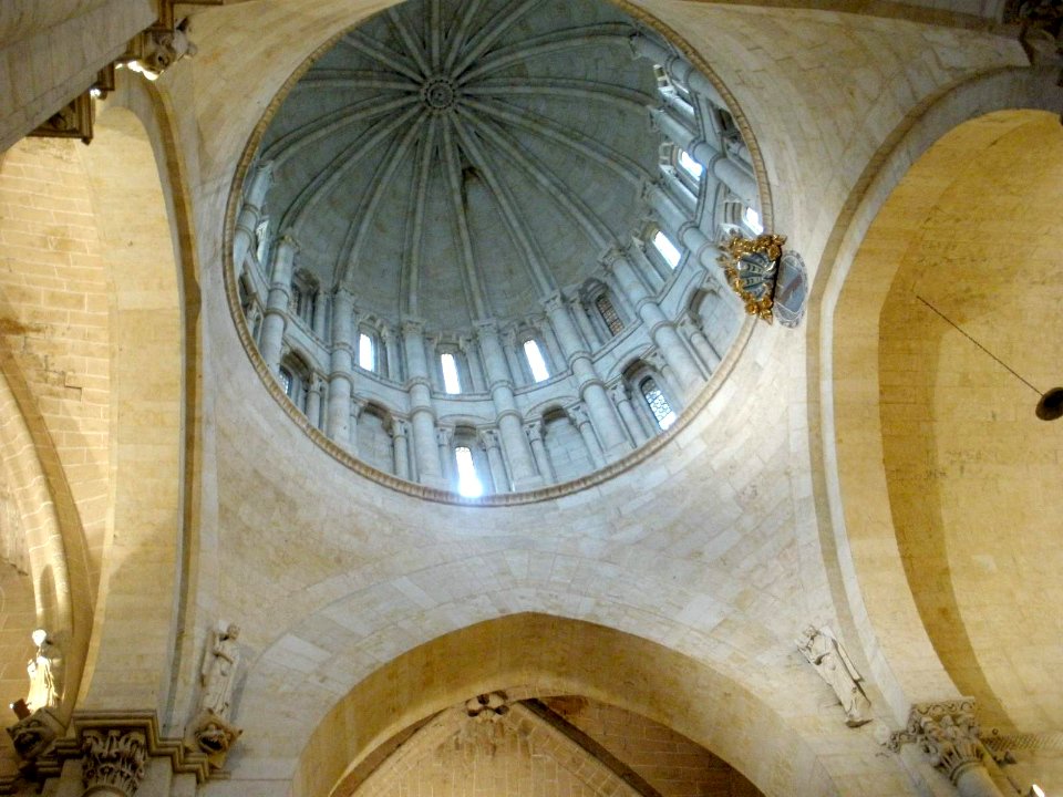 Salamanca - Catedral Vieja, interior de la Torre del Gallo 4