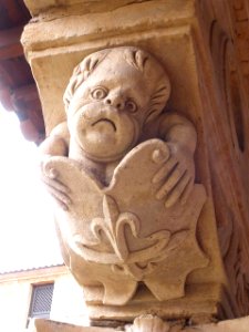Salamanca - Convento de las Dueñas, capiteles del claustro renacentista 14