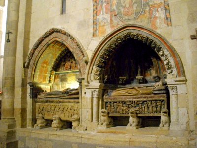 Salamanca - Catedral Vieja, sepulcros del transepto sur 05