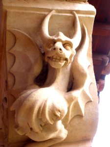 Salamanca - Convento de las Dueñas, capiteles del claustro renacentista 23