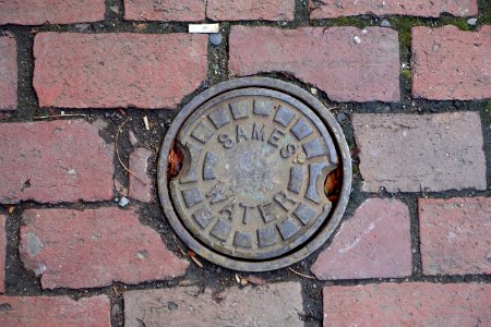 Sames Water street hole cover - Beacon Hill - Boston, MA - DSC02345