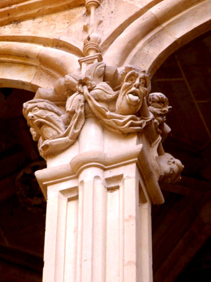 Salamanca - Convento de San Esteban, claustro 13