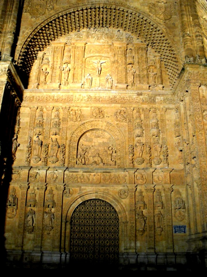 Salamanca - Convento de San Esteban, fachada occidental, nocturno 3