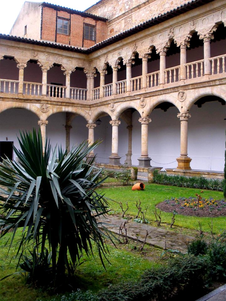 Salamanca - Claustro del Convento de las Dueñas 07