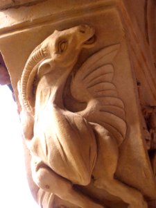 Salamanca - Convento de las Dueñas, capiteles del claustro renacentista 27